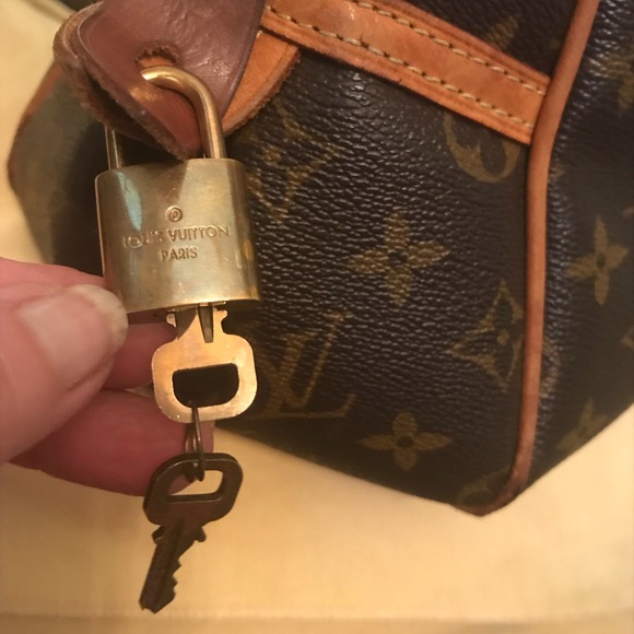 SORRY SOLD Authentic Louis Vuitton Montorgueil - Picture 2 of 8